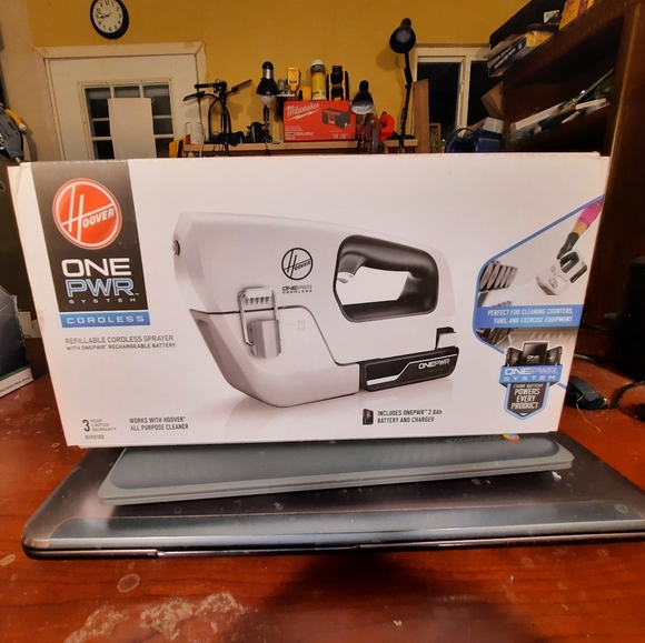 Hoover Cordless Refillable Sprayer with Battery and Charger - Picture 2 of 4